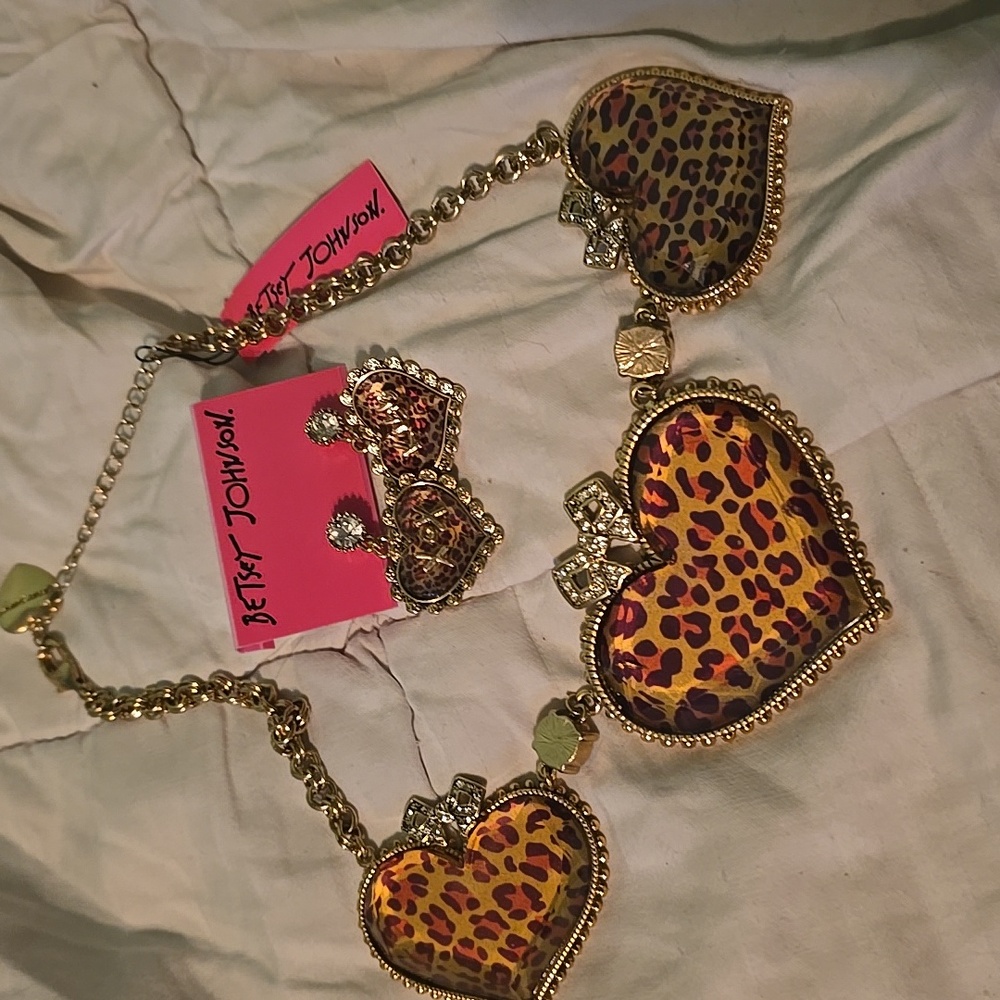 Betsey Johnson Gold Leopard Heart Necklace & Earrings Y2K Set